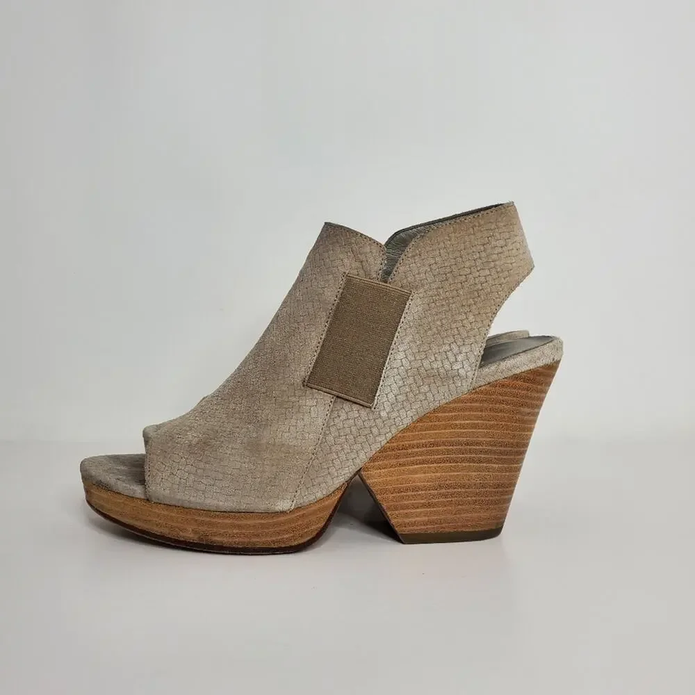 Eileen Fisher Peep toe leather stacked heels Size 9.5 Great condition